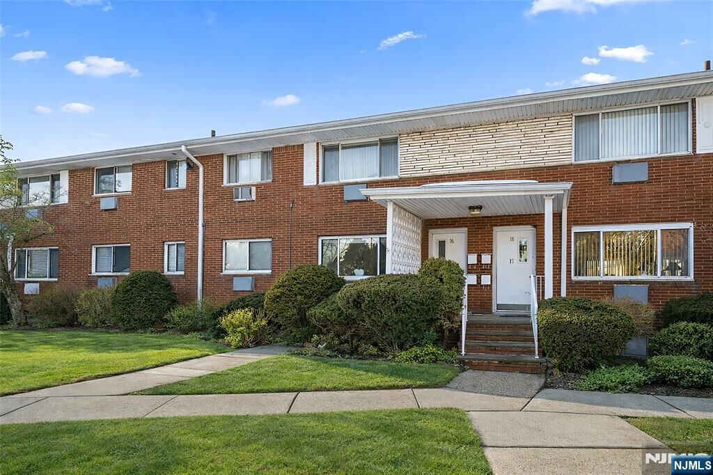 Property Photo:  1323 Anderson Avenue 15  NJ 07024 