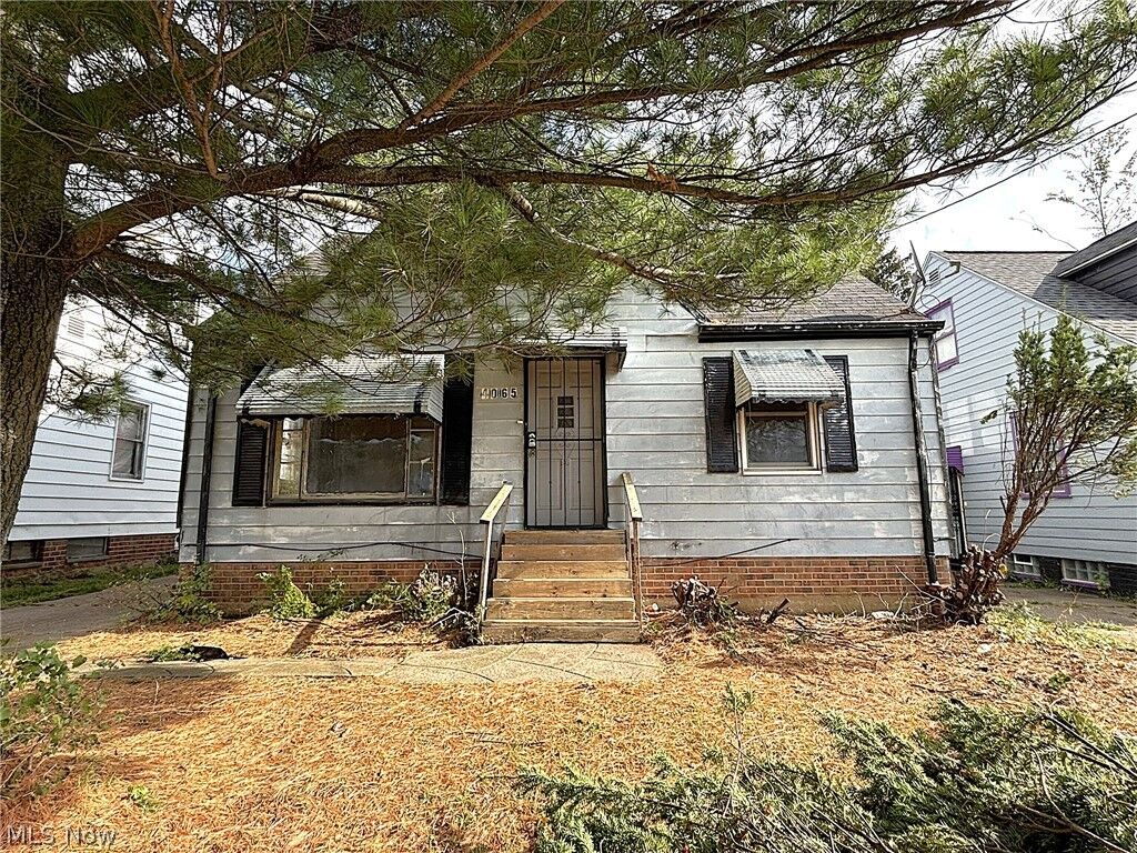Property Photo: 4065 E 153rd Street OH 44128