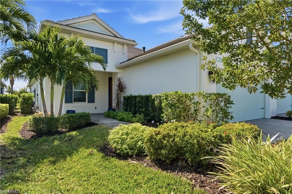 Property Photo: 2118 Marquesa Cir FL 34112