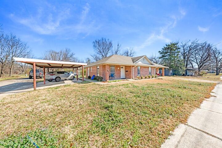 Property Photo: 701 &Amp 703 SW 1st Street TX 75432