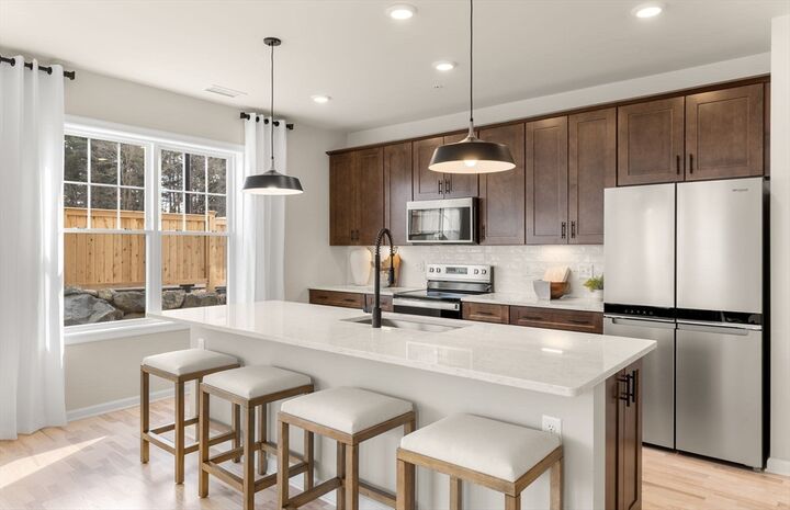 Property Photo:  5 Peters Farm Way 401  MA 01581 