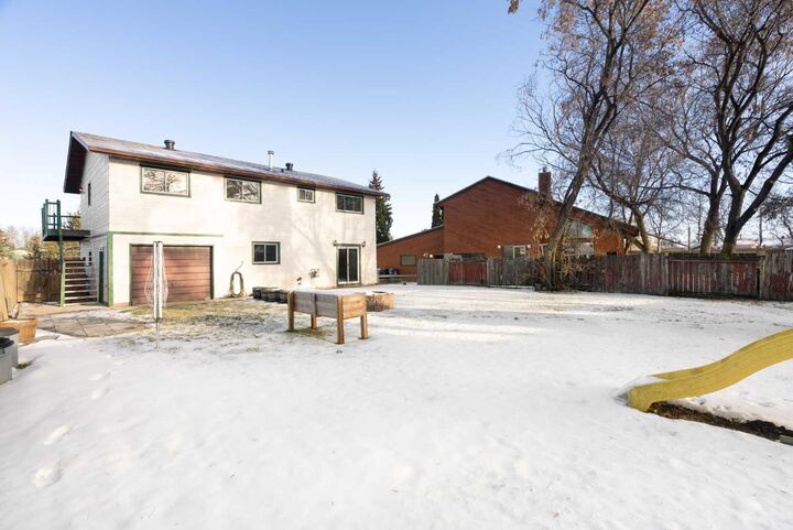 Property Photo: 156 Cowley Bay AB T9K 1G5