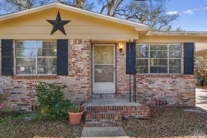 Property Photo:  1811 Dewrell Sq  FL 32504 