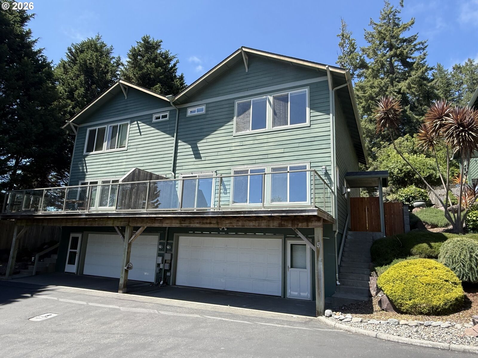 Property Photo:  815 Old County Rd 5  OR 97415 