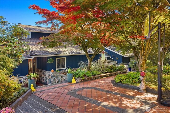 Property Photo: 24025 75th Avenue SE WA 98072