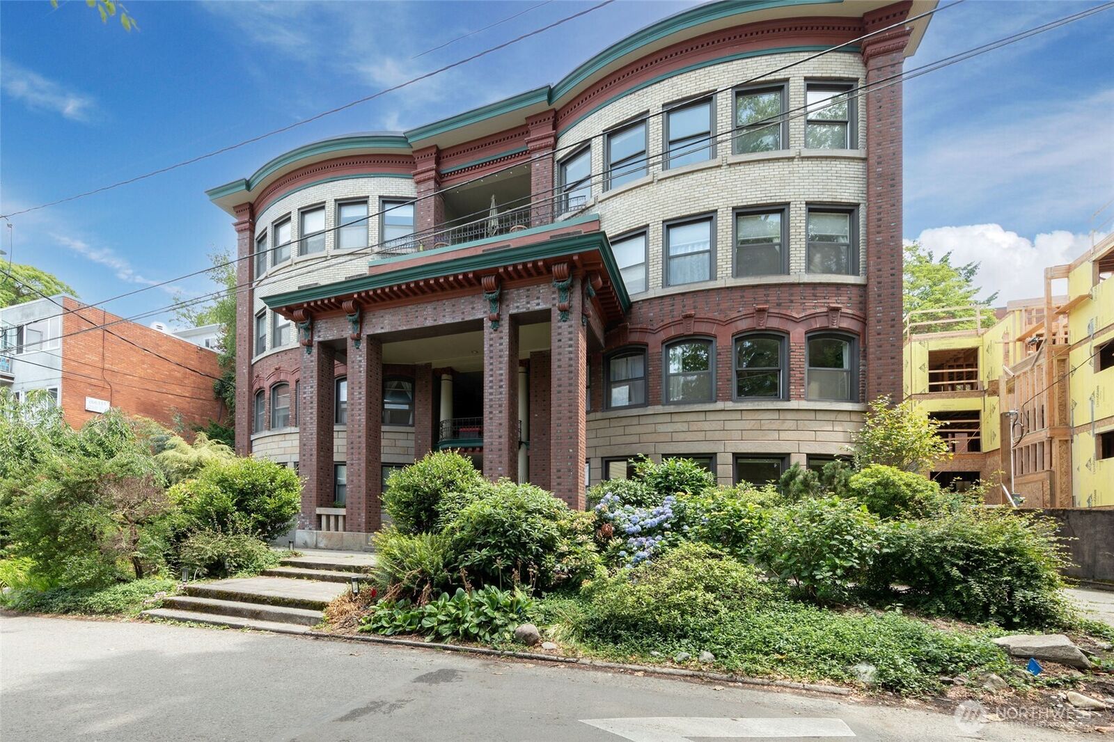 Property Photo:  626  13th Avenue E  WA 98102 