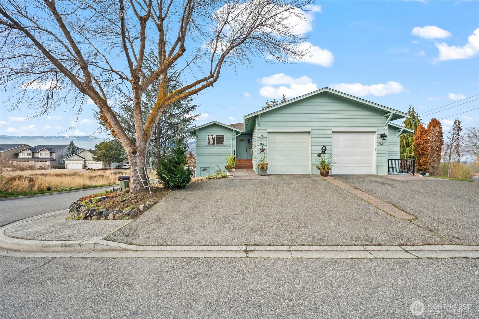 Property Photo: 1074 Corum WA 98802