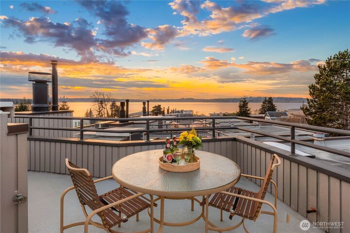 Property Photo:  10142 NE 63rd Street  WA 98033 