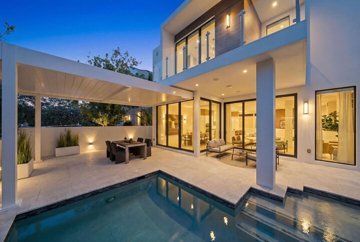 Property Photo:  1111 SE 9th Avenue  FL 33316 