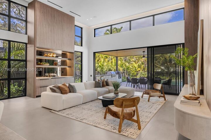 Property Photo:  549 NE 95th St  FL 33138 