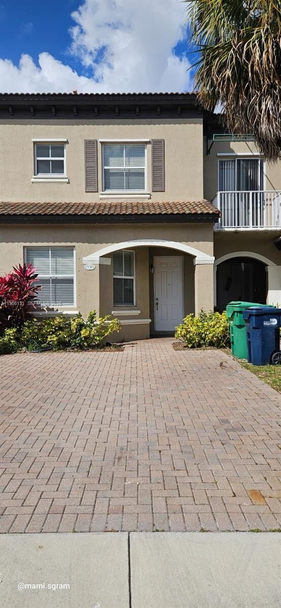 Property Photo: 15301 SW 88th Ter 15301 FL 33196