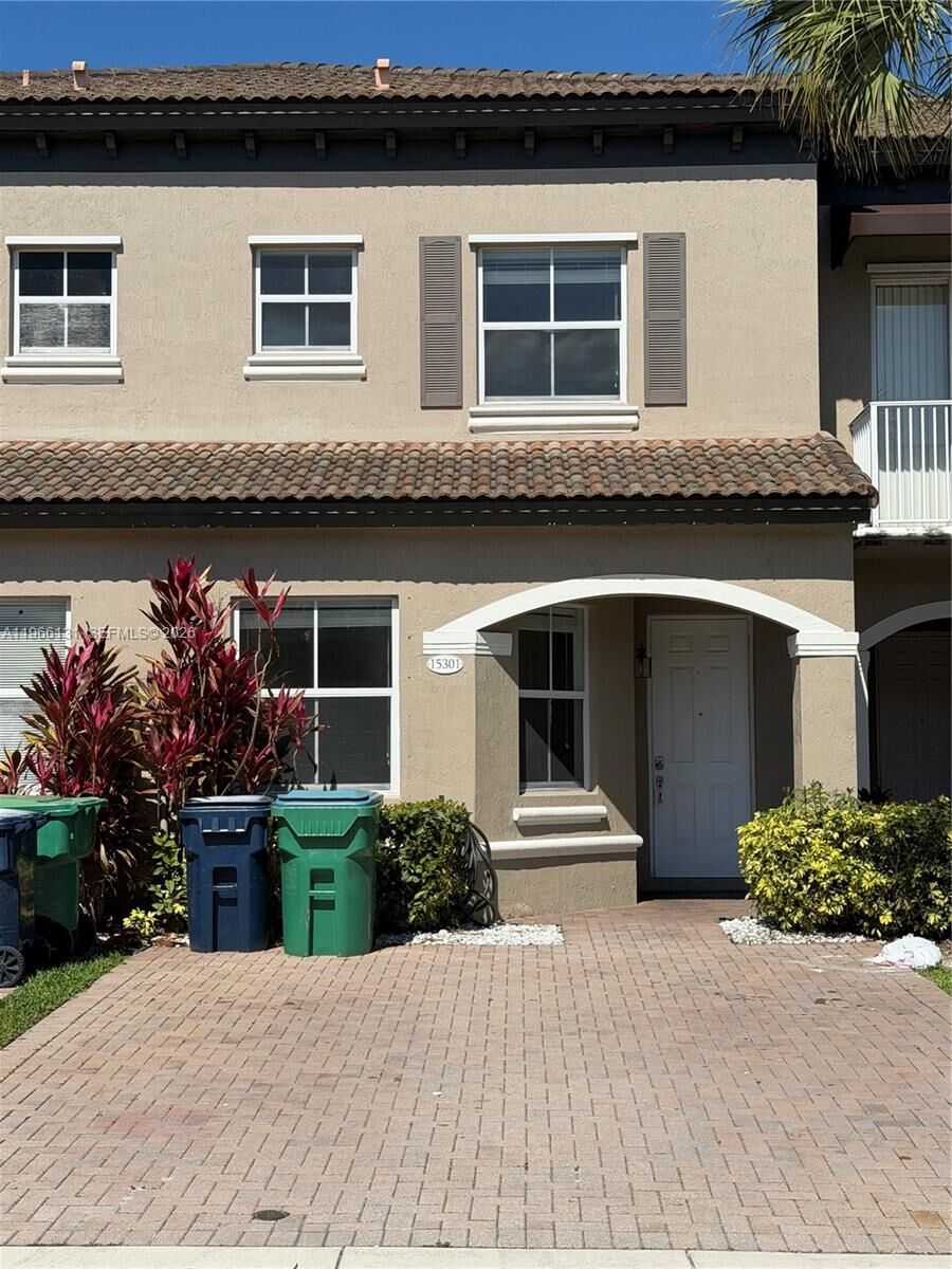 Property Photo: 15301 SW 88th Ter 15301 FL 33196