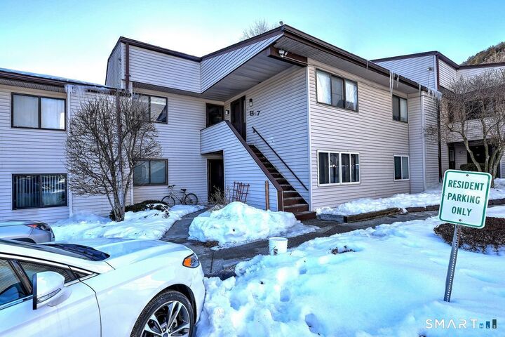 Property Photo: 146 Springside Avenue B7 CT 06515