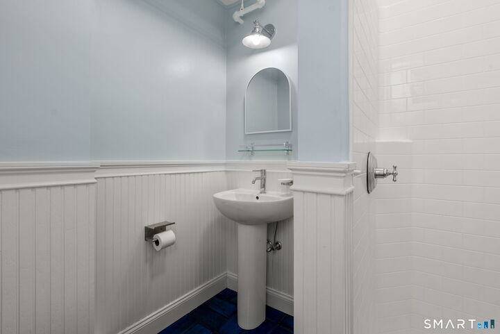 Property Photo:  360 Farmington Avenue 7  CT 06105 