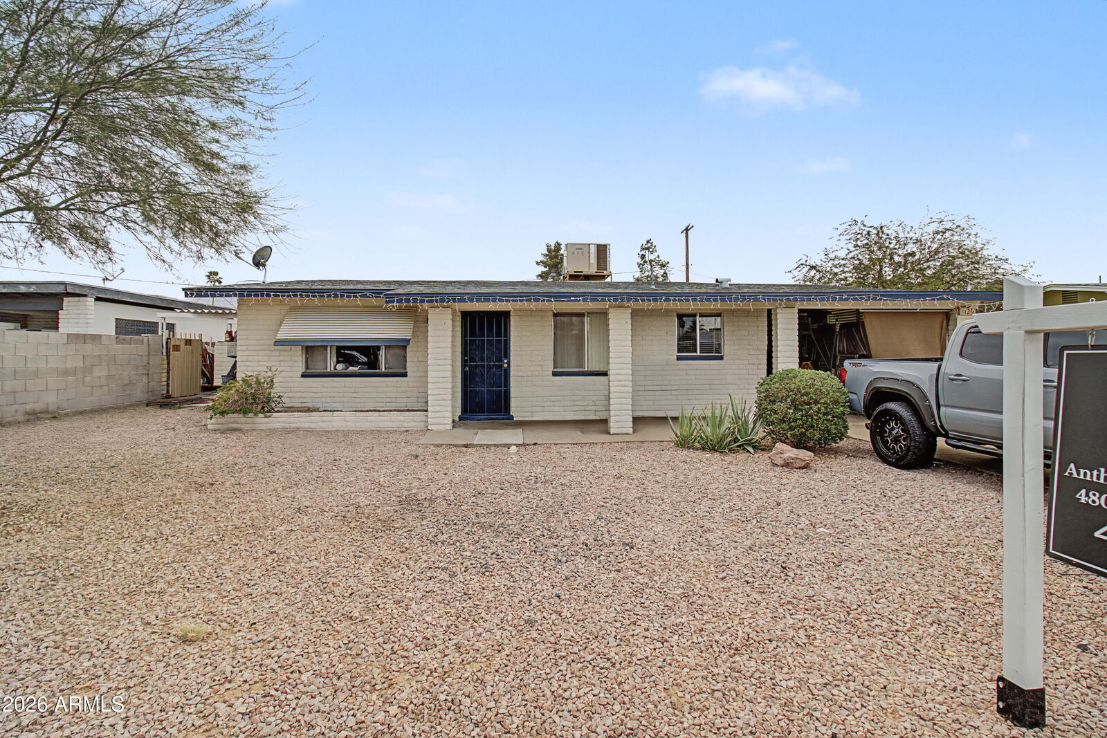 Property Photo: 1129 N Wedgewood Circle AZ 85203