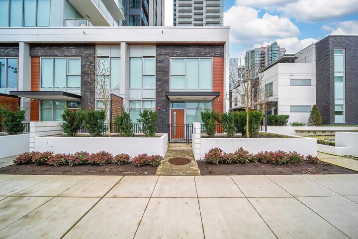 13428 105 Ave Th17 — photo 1