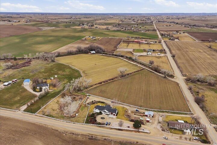 Property Photo:  16921 Oasis Rd  ID 83607 