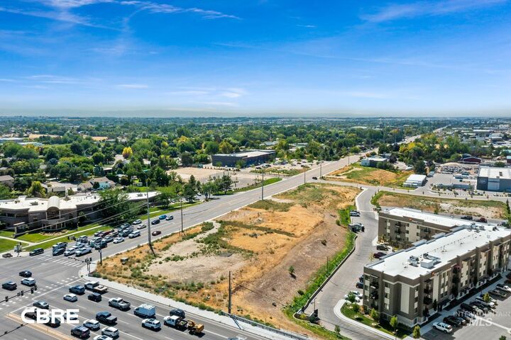 Property Photo:  3070 E Franklin Rd  ID 83642 