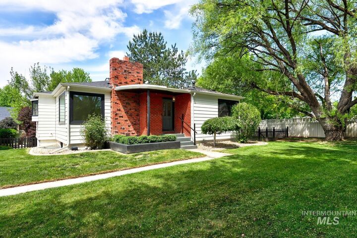 Property Photo: 743 N Horseshoe Bend Rd ID 83616