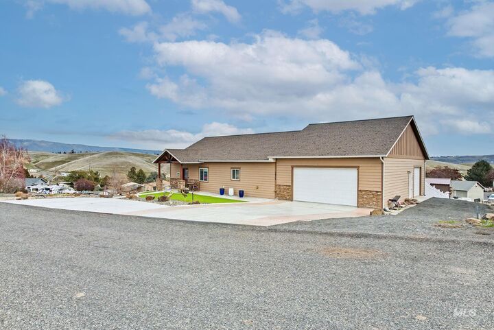 Property Photo:  3435 Chukar Ln  WA 99403 