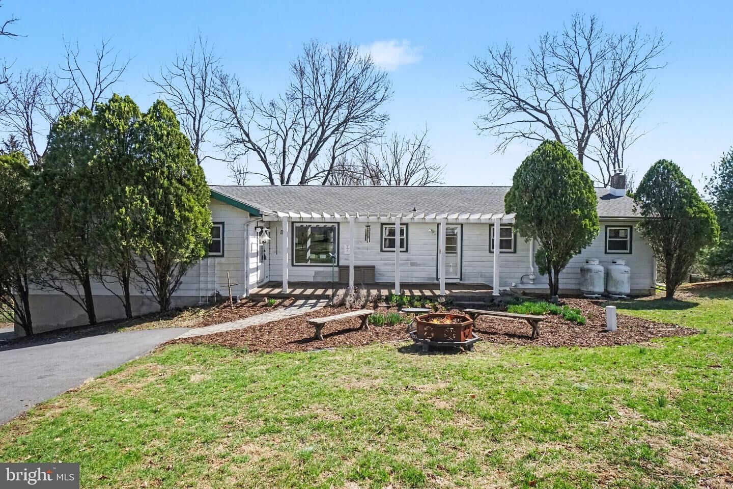 Property Photo:  23 E Willow Terrace Drive  PA 17050 