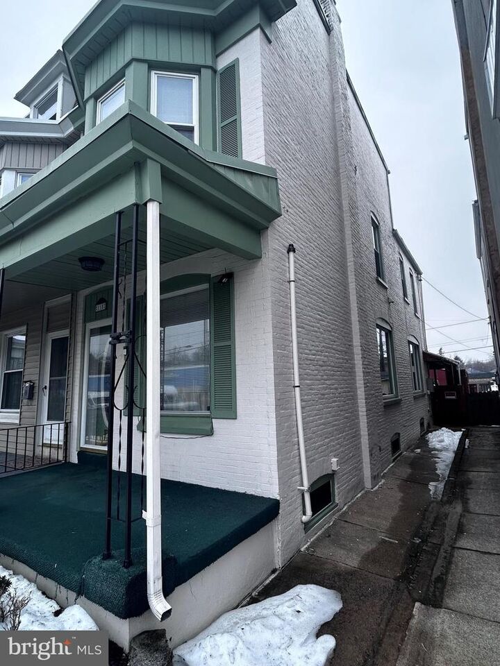 Property Photo:  118 Jefferson Street  PA 19605 