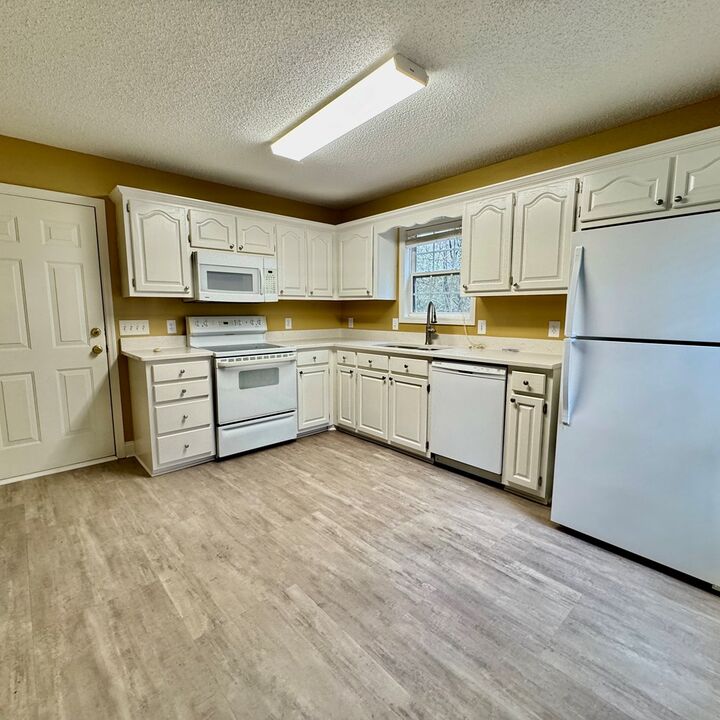 Property Photo:  1502 Mockingbird Place  GA 30720 