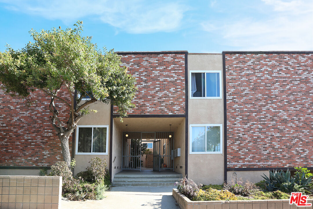 Property Photo: 1133 22nd St CA 90403