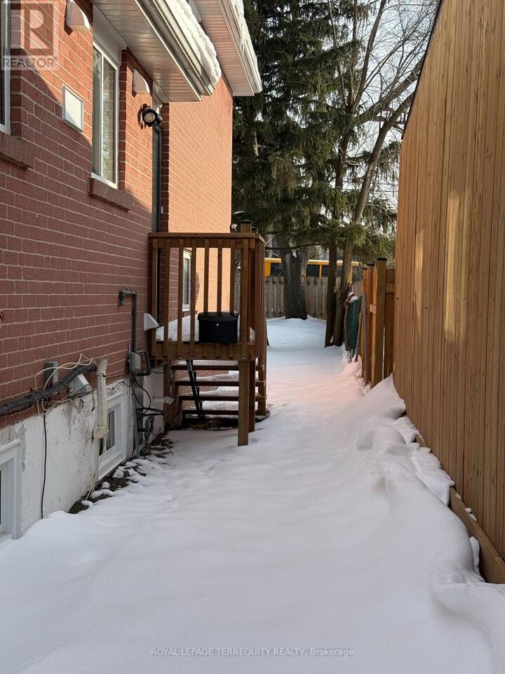 Property Photo:  5 Rochelle Crescent  ON M2J 1Y3 