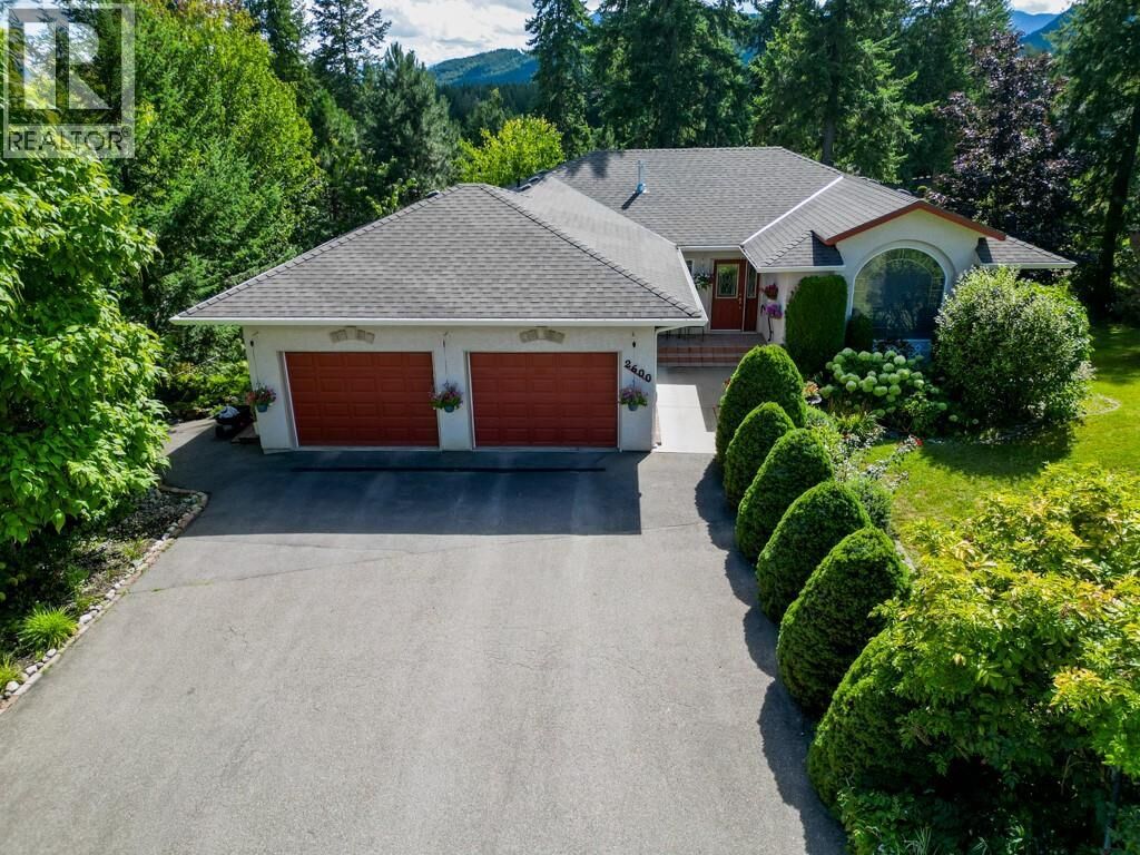Property Photo: 2600 Fairway Place BC V0E 1H2