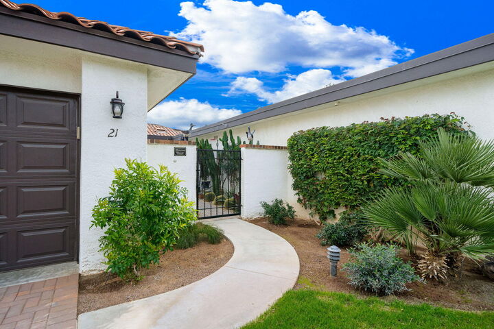 Property Photo:  21 Toledo Drive  CA 92270 