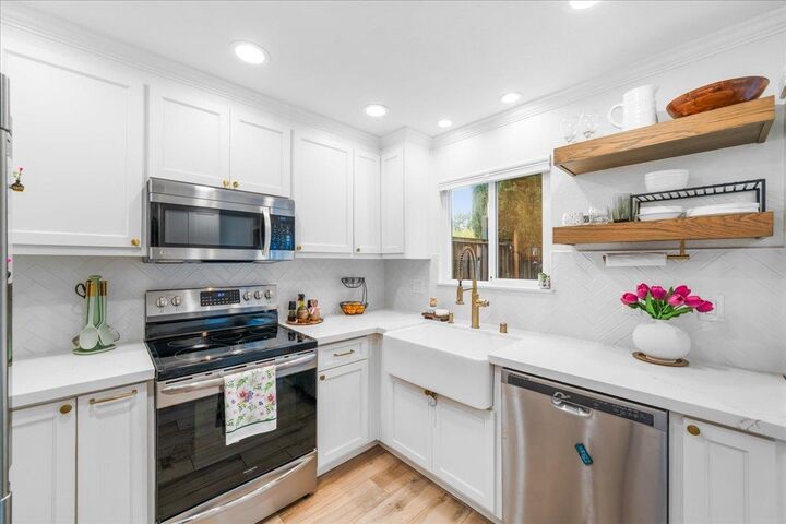 Property Photo:  691 Concord Pl  CA 94566 