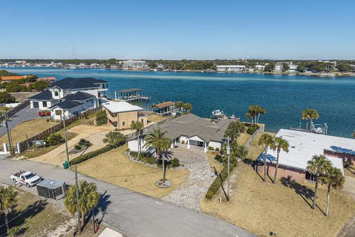 Property Photo:  423 Caviar Drive  FL 32548 