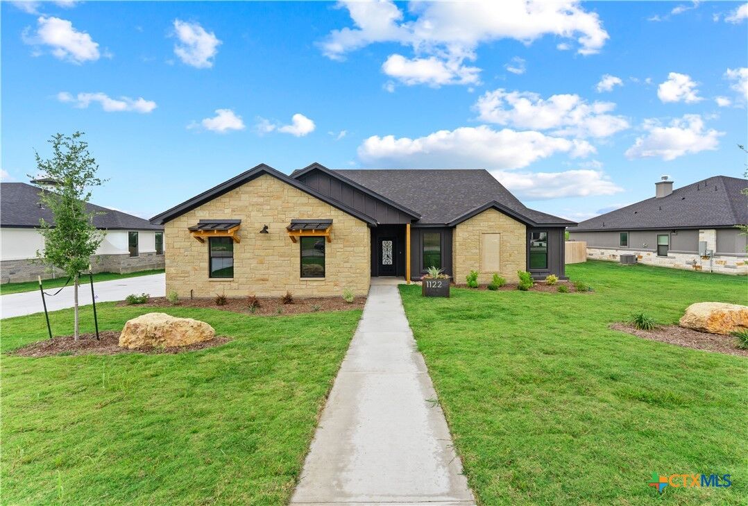 Property Photo: 1122 Northcross Drive TX 76571