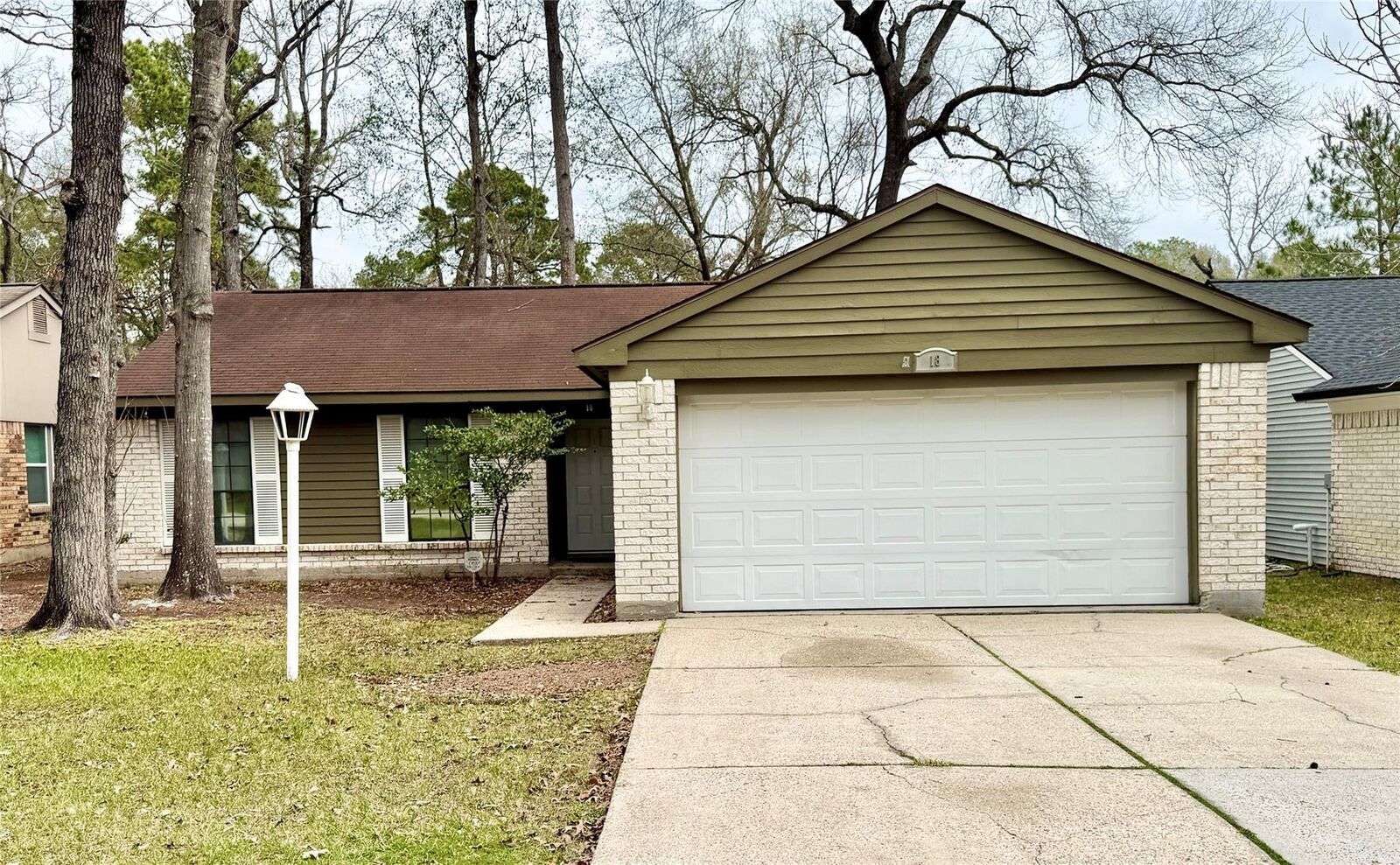 Property Photo:  18 Dellforest Court  TX 77381 