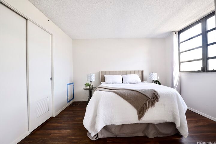 Property Photo:  750 Kaheka Street 404  HI 96814 