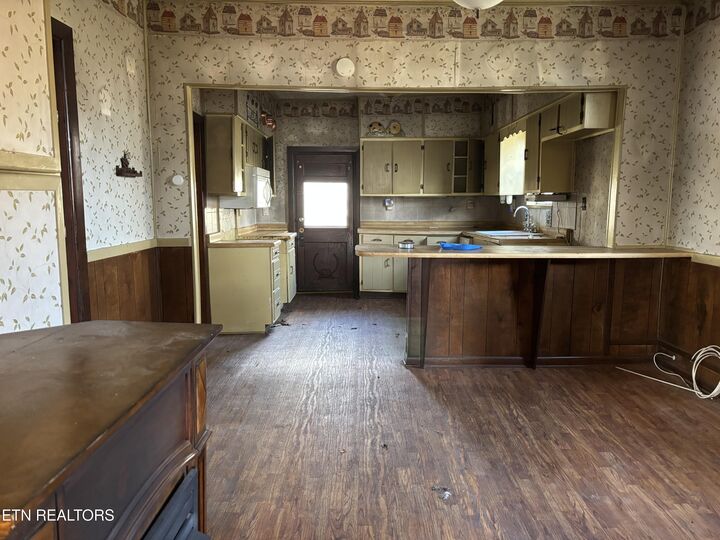 Property Photo:  910 Georgia Ave  TN 37331 