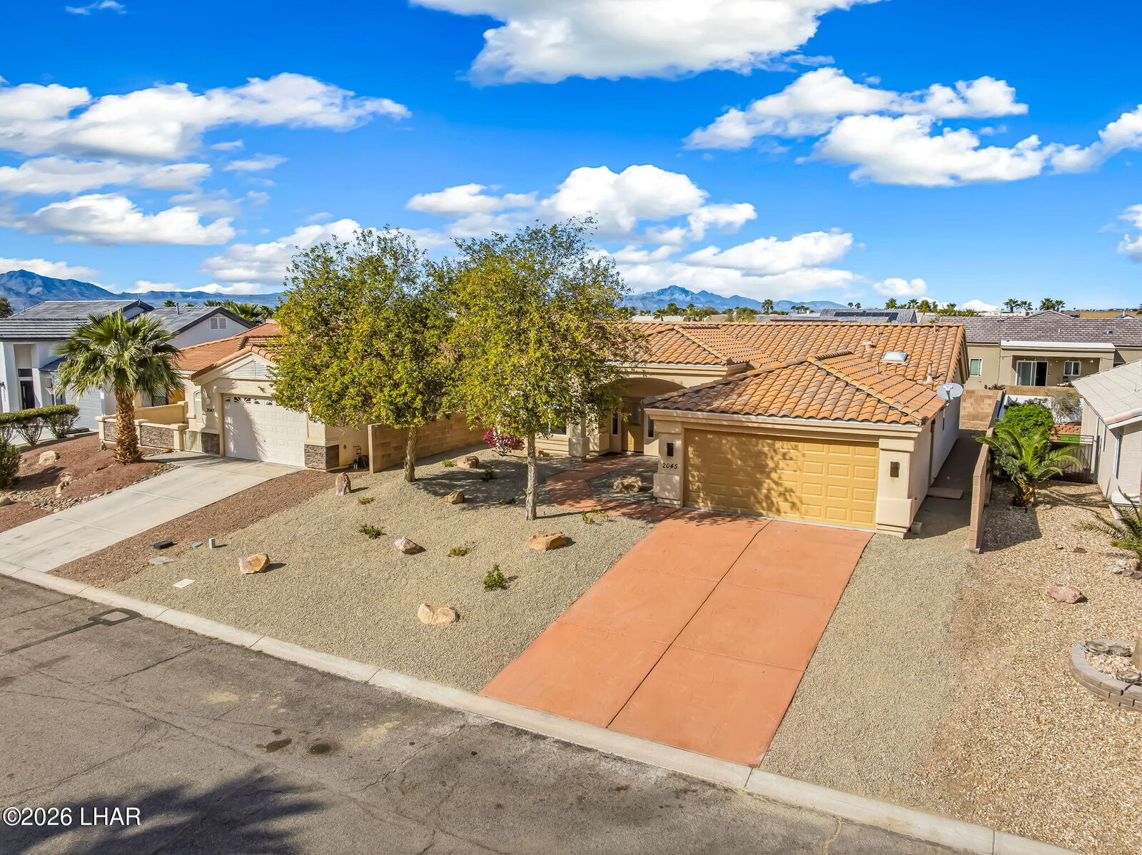 Property Photo: 2045 E Crystal Dr AZ 86426