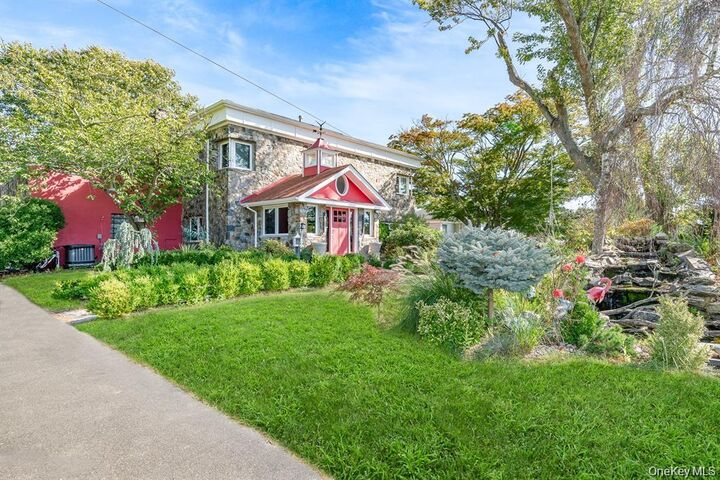 Property Photo:  28 Riverside Avenue  NY 11701 