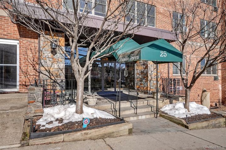 Property Photo:  25 Franklin Avenue 2K  NY 10601 