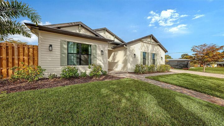 Property Photo:  3214 Key Avenue  FL 34239 