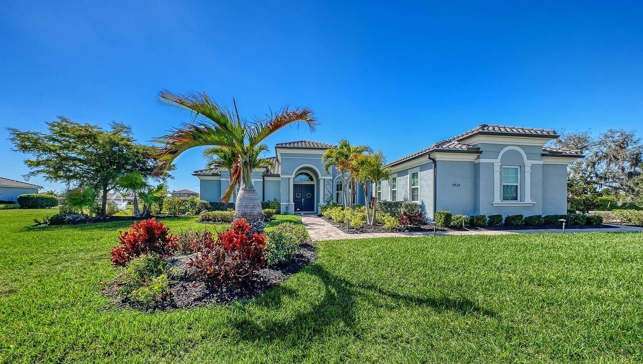 Property Photo: 4820 Vasca Drive FL 34240
