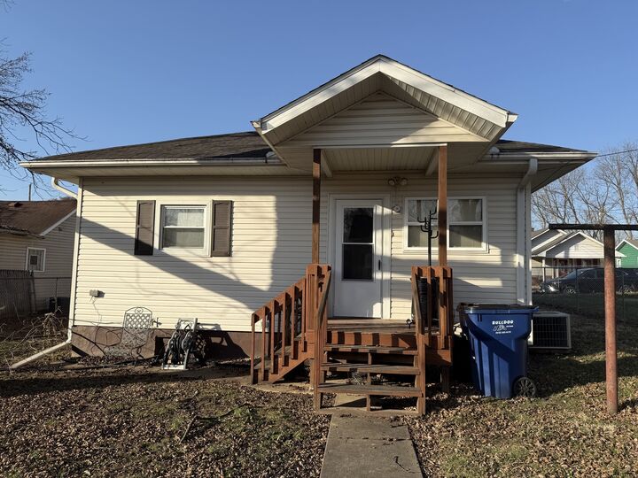Property Photo:  308 W 5th Street  IL 62896 