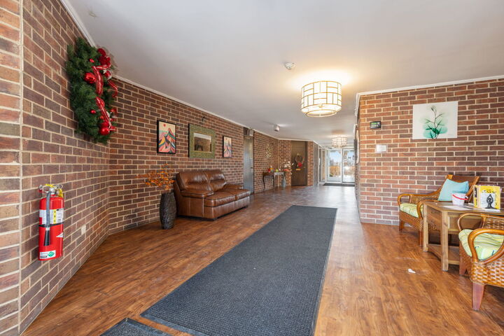 Property Photo:  1501 Darien Lake Drive 201  IL 60561 