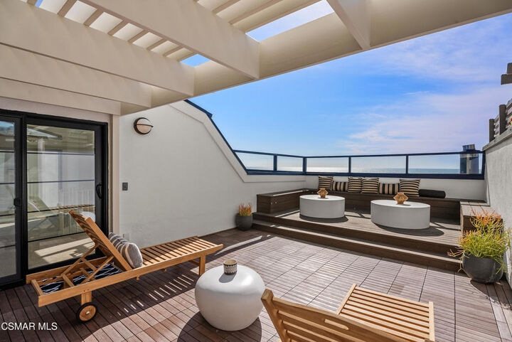 Property Photo:  4 Jib Street 13  CA 90292 