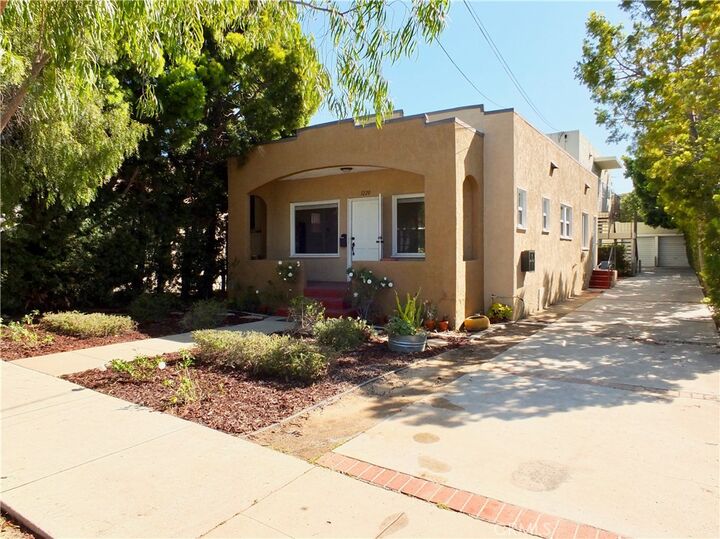 Property Photo: 1220 Belmont Avenue 3C CA 90804