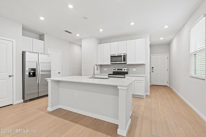 Property Photo: 14728 Macadamia Lane FL 32218