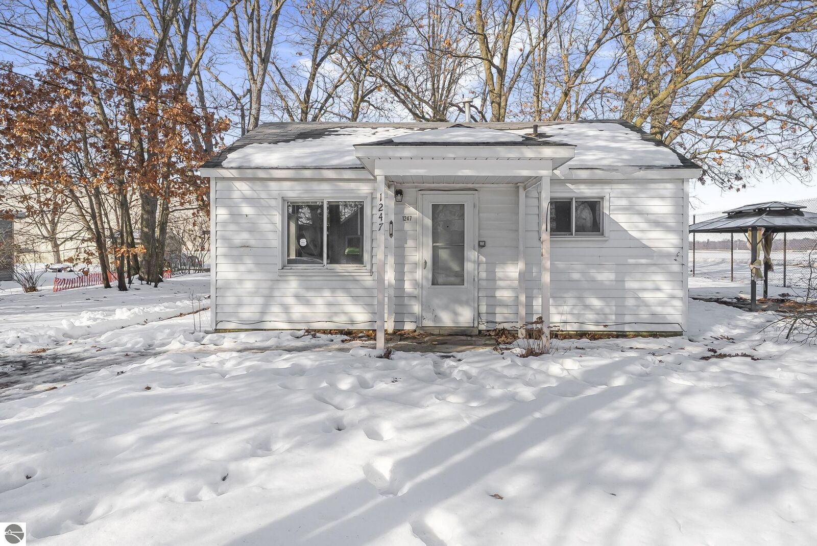 Property Photo:  1247 Plainview Avenue  MI 49686 