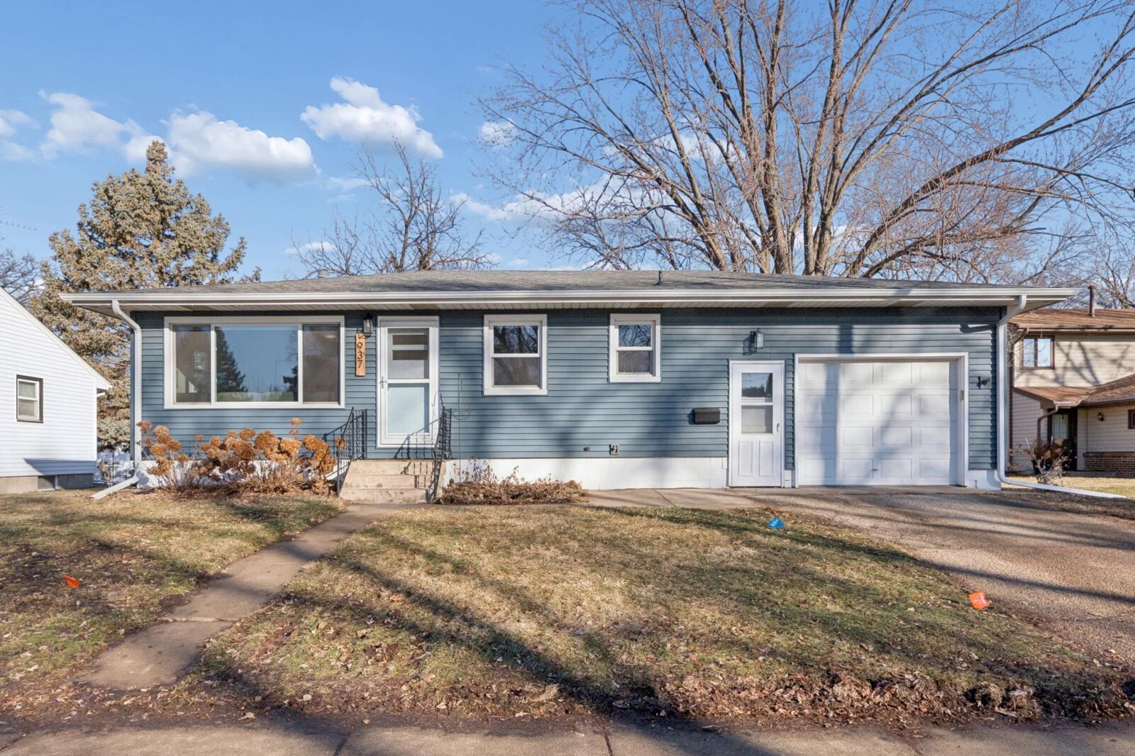 Property Photo:  937 4th Avenue E  MN 55379 