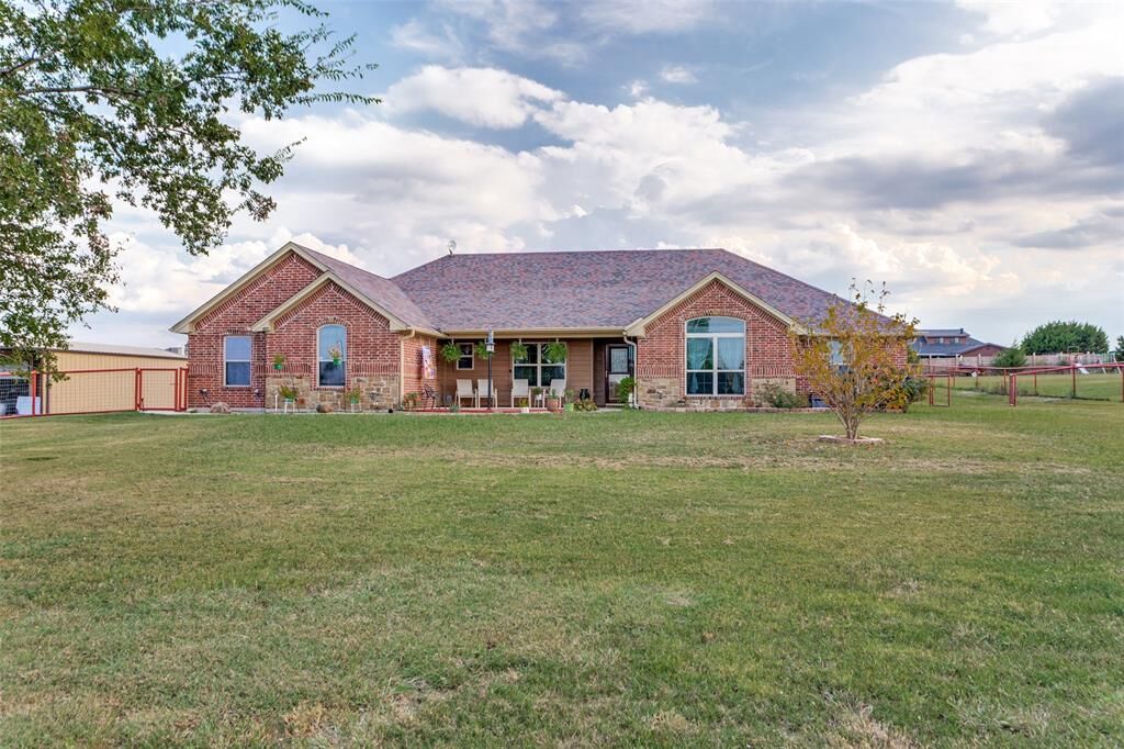 Property Photo:  143 Gibson Lane  TX 76088 